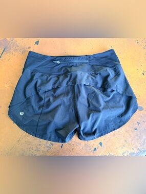 Lululemon Speed Up 4" Shorts Classic Logo ~ Sz 6 ~ Black ~ VGUC